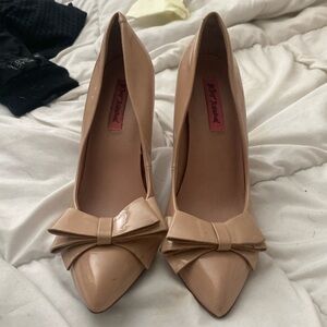 Betsey Johnson nude bow heels